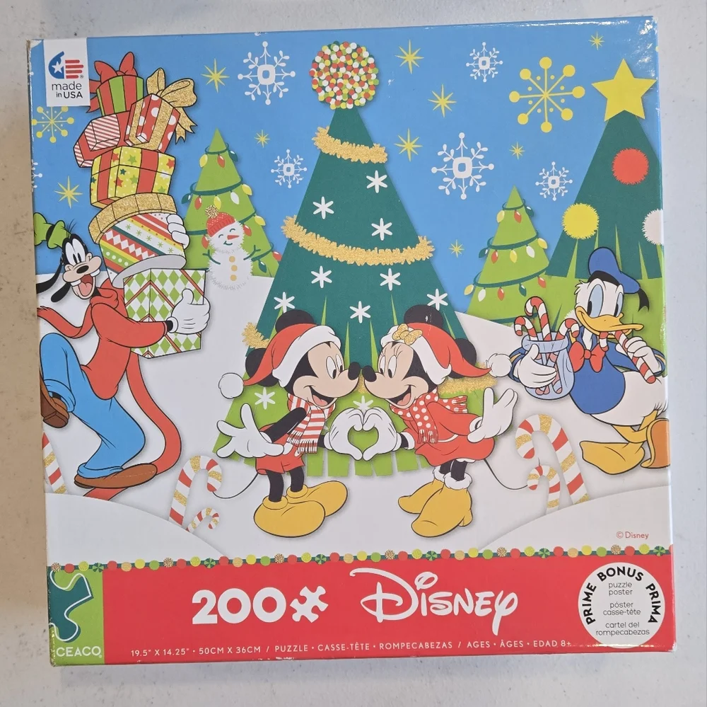 Disney Red‎ and Green Christmas Puzzle with Mickey and Friends